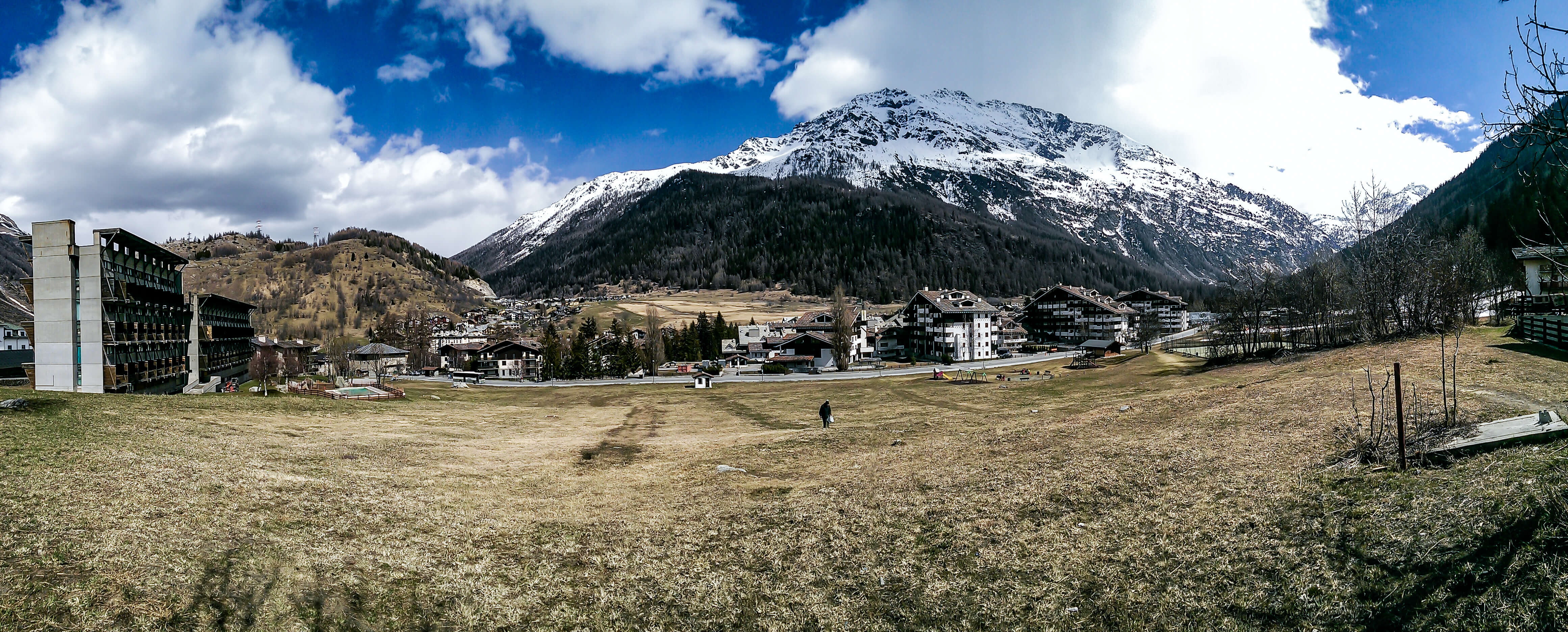 The View of the Planibel Apartments at town level in La Thuile