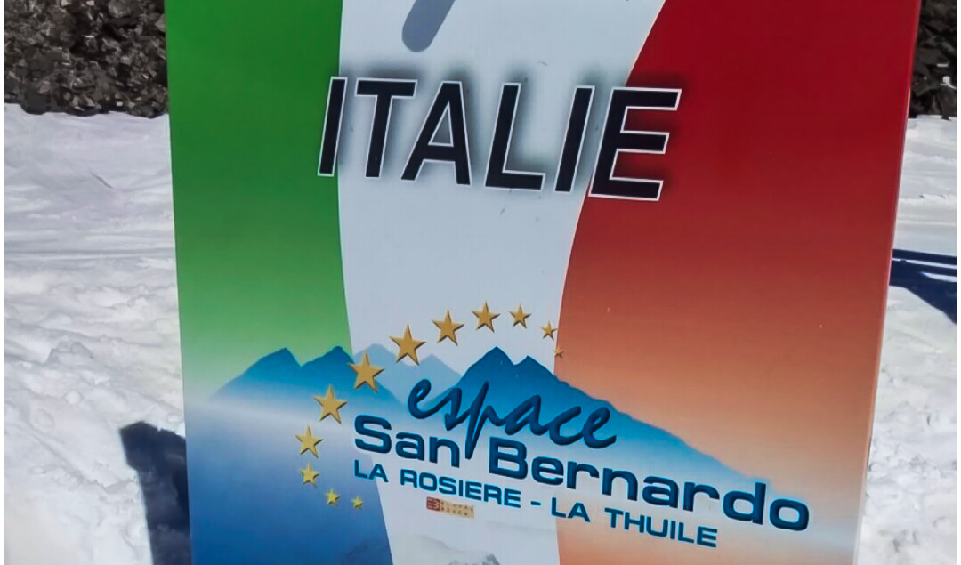 sign-on-the-italian-border-with-france